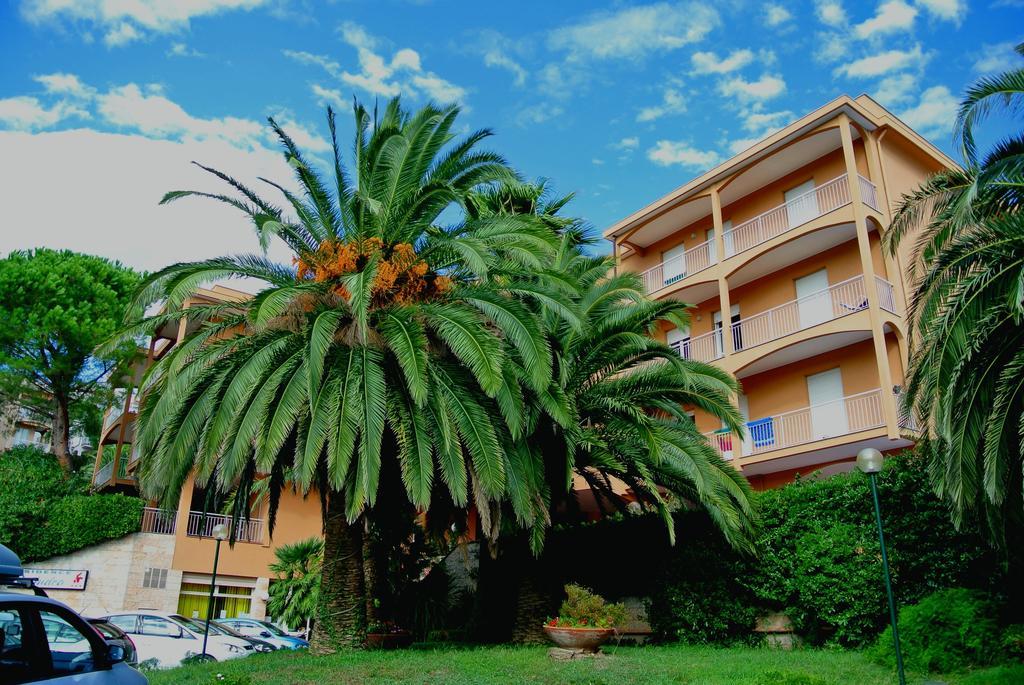 Residence Orchidea Pietra Ligure Exterior foto